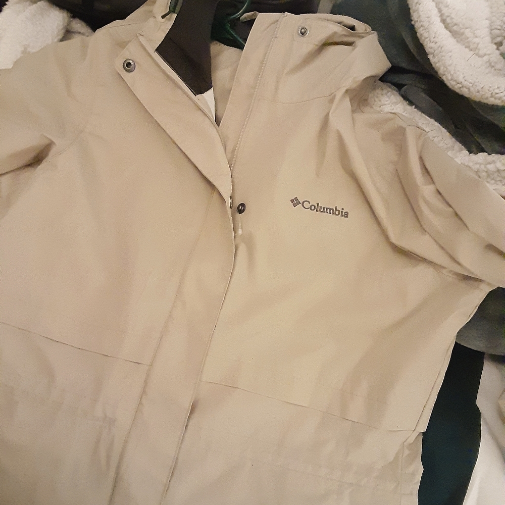 Columbia wind breaker